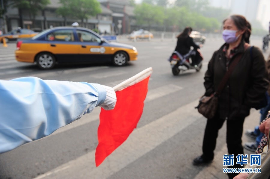 Beijing renforce les sanctions contre le non respect des feux rouges  (3)