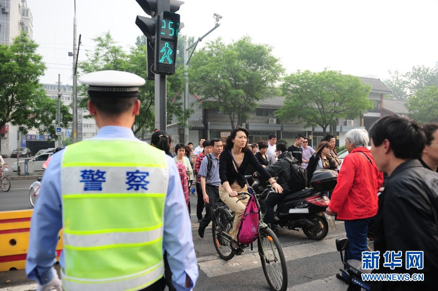 Beijing renforce les sanctions contre le non respect des feux rouges  (2)
