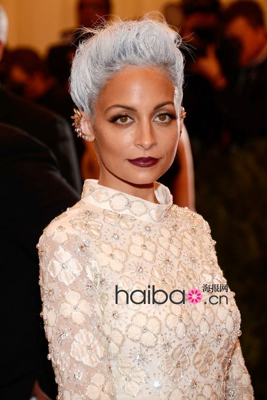 Le 7 mai, Nicole Richie avait choisi une robe Topshop pour briller au bal annuel du Met Costume Institute.