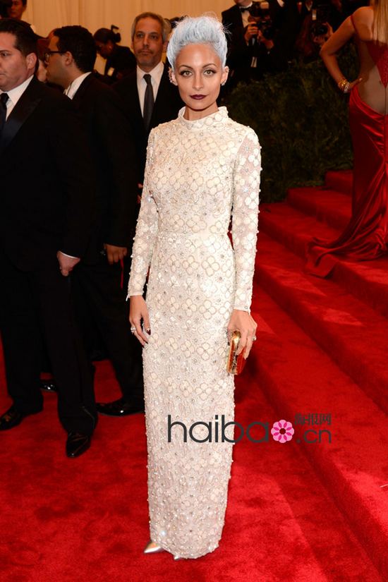 Le 7 mai, Nicole Richie avait choisi une robe Topshop pour briller au bal annuel du Met Costume Institute.