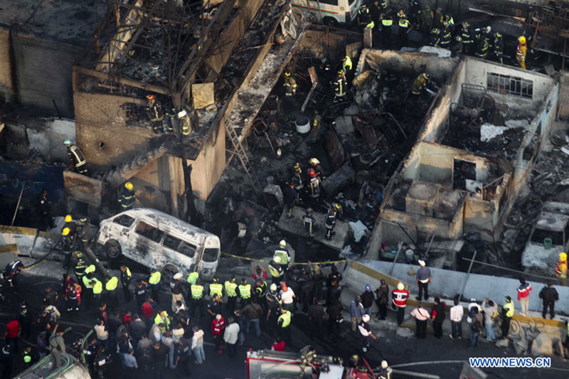 Au moins 18 morts dans l'explosion d'un camion-citerne au Mexique  (2)