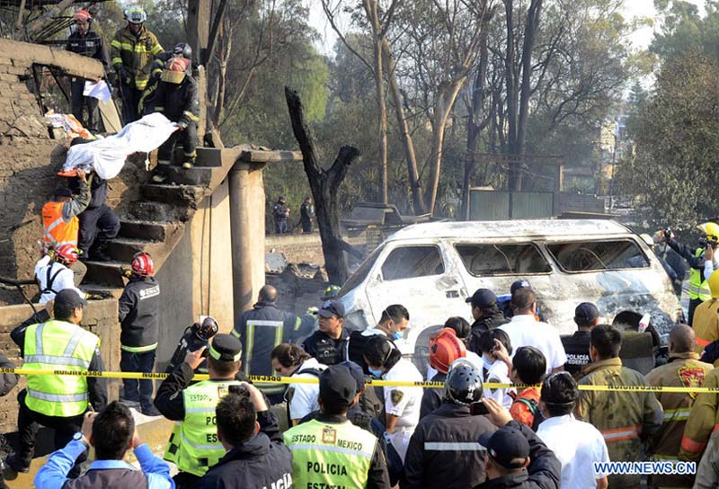 Au moins 18 morts dans l'explosion d'un camion-citerne au Mexique 