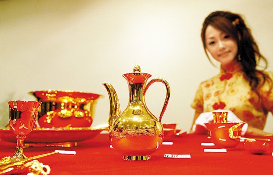 Un couvert de 31 pièces de style chinois. Photo prise le 2 septembre 2008 à Tokyo.