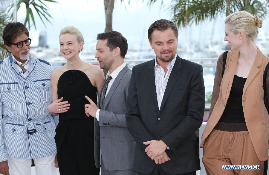 Tobey Maguire, Carey Mulligan et Leonardo Dicaprio pour "Gatsby Le Magnifique", à Cannes, le 15 mai 2013. Leonardo DiCaprio et l'équipe du film "Gatsby le magnifique" font l'ouverture de la 66ème édition du Festival de Cannes, dans le sud de la France.