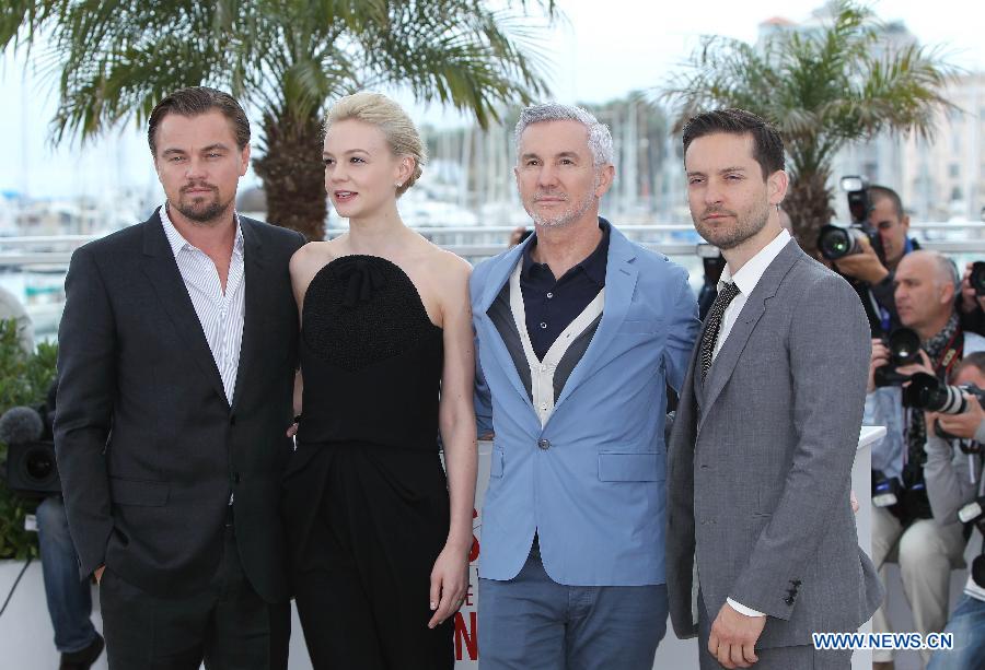 Tobey Maguire (première à droit), Baz Luhrmann(deuxième à droit), Carey Mulligan(deuxième à gauche) et Leonardo Dicaprio (première à gauche) pour "Gatsby Le Magnifique", à Cannes, le 15 mai 2013.