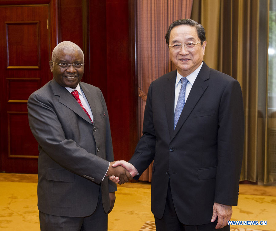 Le président du Comité national de la Conférence consultative politique du Peuple chinois (CCPPC) Yu Zhengsheng a rencontré vendredi le président mozambicain Armando Guebuza.