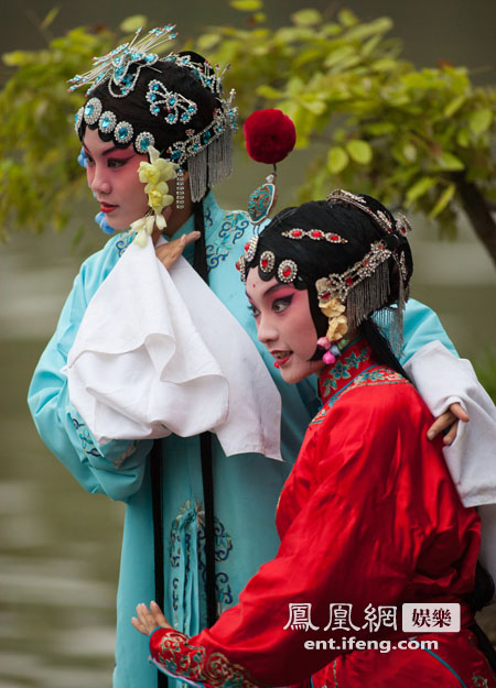 Deux chanteuses de l'opéra de Kunqu.