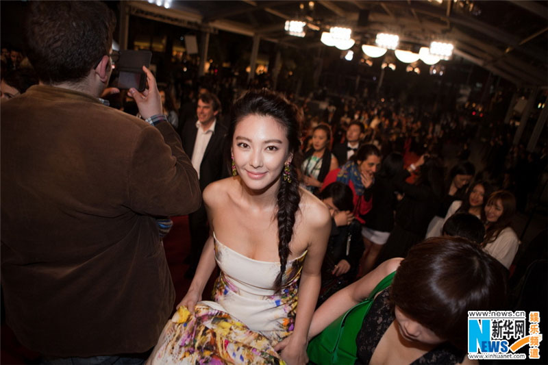 Deux looks glamours de la comédienne chinoise Zhang Yuqi à Cannes (8)