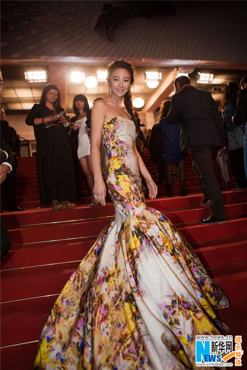 Deux looks glamours de la comédienne chinoise Zhang Yuqi à Cannes (5)