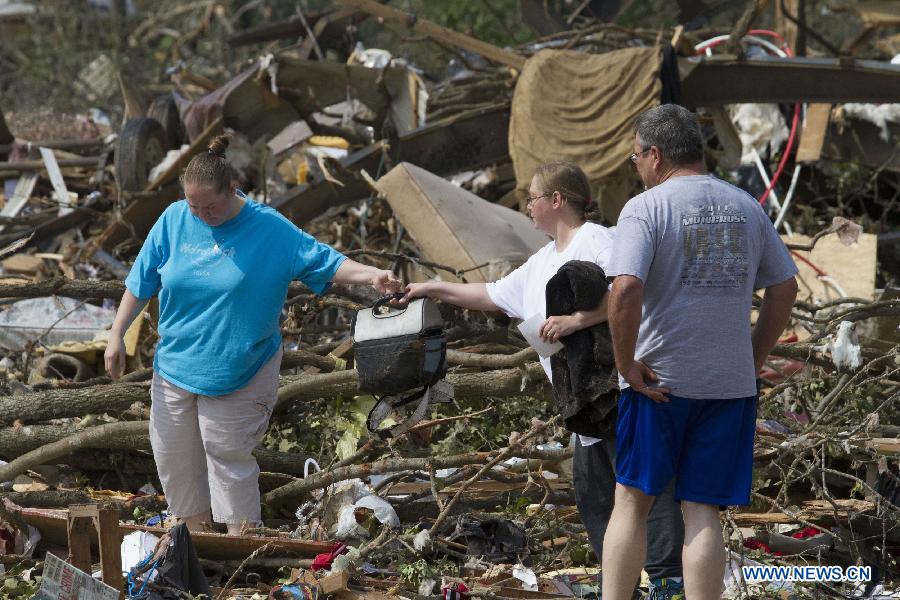 Etats-Unis: 10 morts confirmés dans la tornade qui a frappé la ville d'Oklahoma  (11)