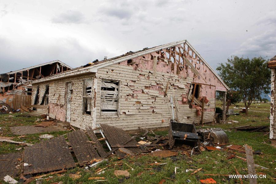 Scène d'une maison détruiteà Moore dans l'Oklahoma aux Etats-Unis le 21 mai 2013, soit le lendemain du passage d'une tornade mortelle dans la région. (Xinhua/Song Qiong)