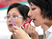 « L'effet rouge à lèvres » émerge en Chine alors que l'économie tourne au ralenti