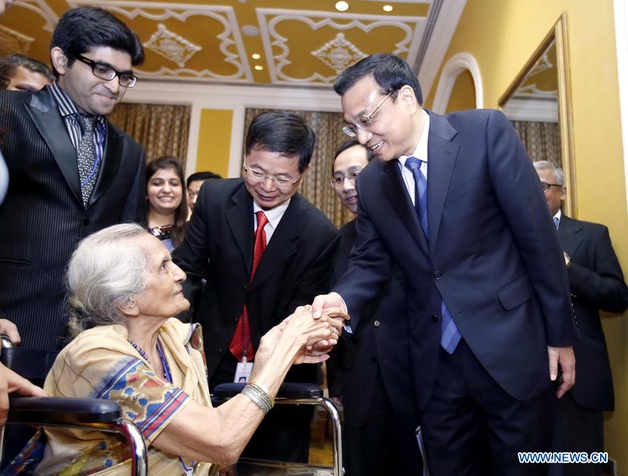 Le PM chinois appelle à davantage d'efforts pour promouvoir l'amitié historique sino-indienne