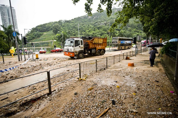 Hong Kong paralysée par de fortes pluies (2)