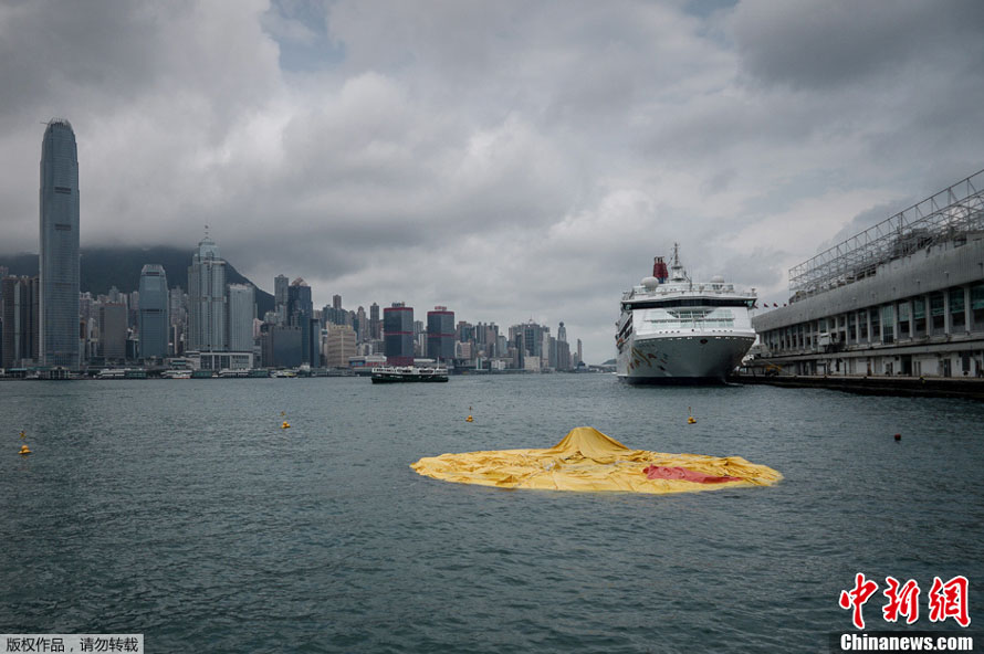 Hong Kong : le canard géant reprend son souffle (4)