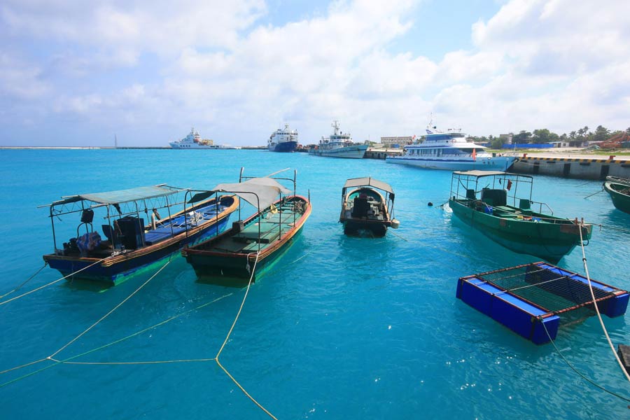 Le 22 mai 2013, des bateaux de pêche abordent le quai d'une baie de l'île de Yongxing à Sansha, dans la province chinoise du Hainan. [Photo/Xinhua]