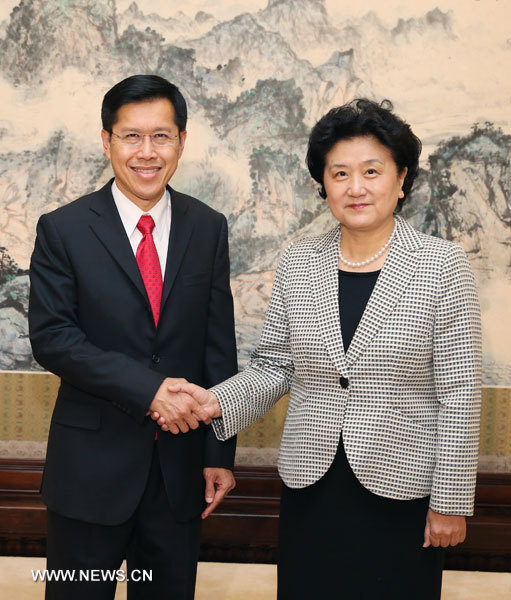Mme Liu Yandong, vice-Premier ministre de la Chine rencontre le vice-Premier ministre et ministre de l'Education de la Thaïlande, Phongthep Thepkanjana.