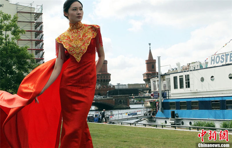 Défilé de mode à Berlin : la culture traditionnelle chinoise à l'honneur (8)