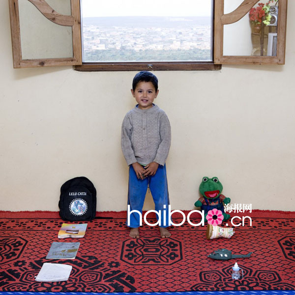 Les enfants et leurs jouets par le photographe Gabriel Galimberti (34)