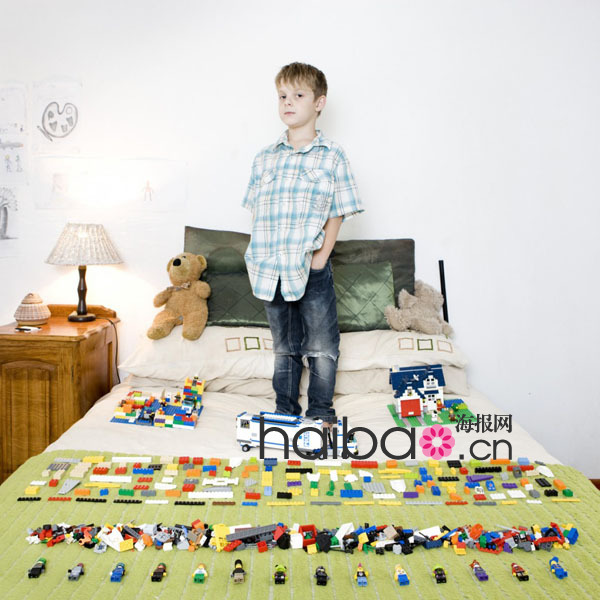 Les enfants et leurs jouets par le photographe Gabriel Galimberti (29)