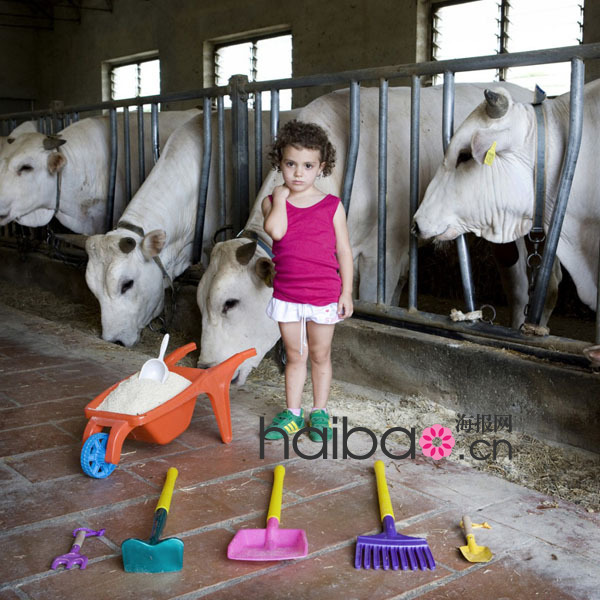 Les enfants et leurs jouets par le photographe Gabriel Galimberti (24)