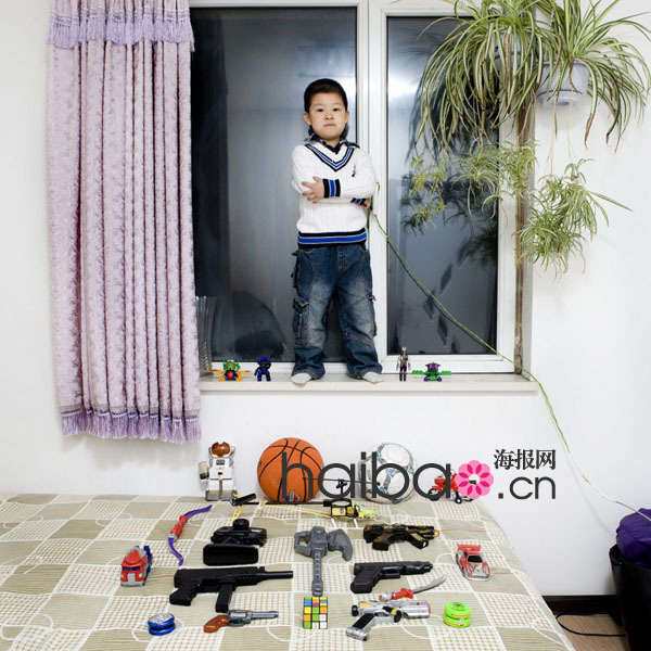 Les enfants et leurs jouets par le photographe Gabriel Galimberti (5)