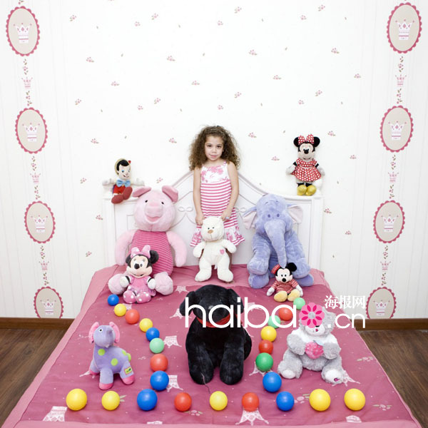 Les enfants et leurs jouets par le photographe Gabriel Galimberti (4)