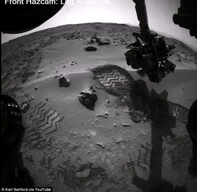 En mars, les données recueillies par le robot Curiosity ont montré que les roches du cratère Gale situé à proximité du site d'atterrissage contenaient tous les éléments chimiques nécessaires à l'existence d'une vie microbienne. Cette découverte était l'objectif principal de la mission d'exploration ce d'une durée de deux ans. Photo : quelques-uns des outils du robot Curiosity.
