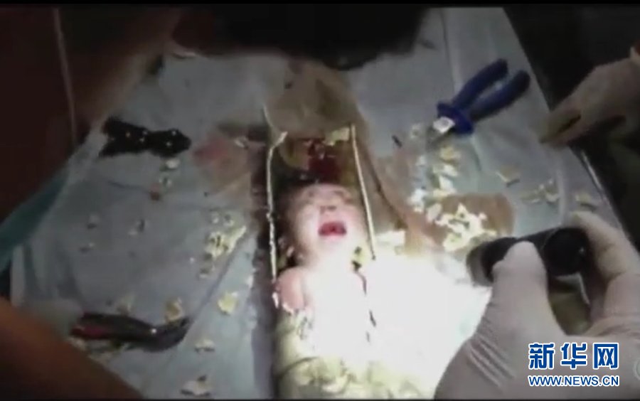 Chine: un nouveau-né sauvé d'un conduit de toilettes (10)
