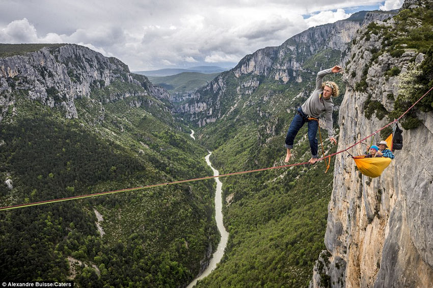 Un groupe de musicians casse-cou joue à 300 m au-dessus de la rivière Verdon (5)