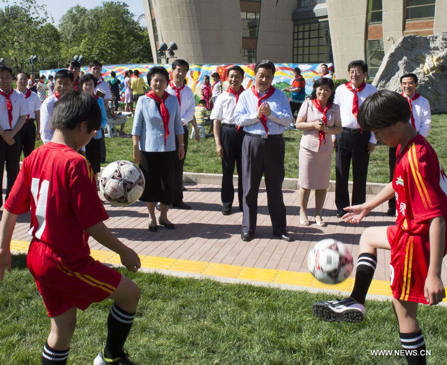 Le président chinois appelle à protéger les mineurs à l'approche de la Journée internationale de l'enfance (3)