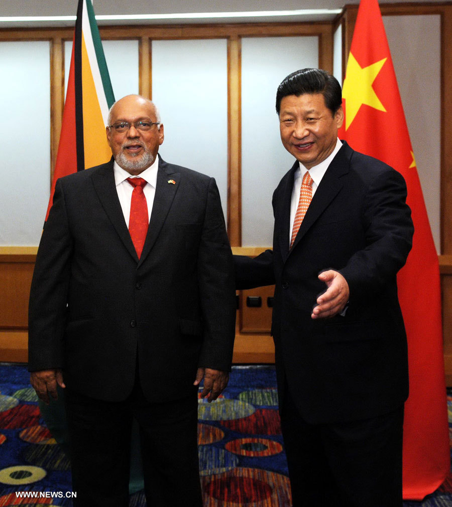 Le président chinois Xi Jinping rencontre avec le président du Guyana Donald Ramotar.