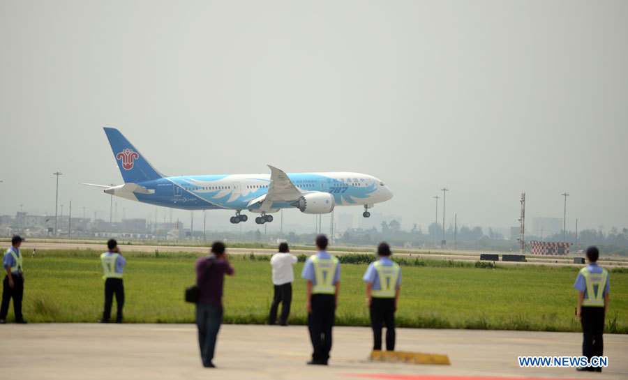 Livraison du premier Boeing 787 en Chine (5)