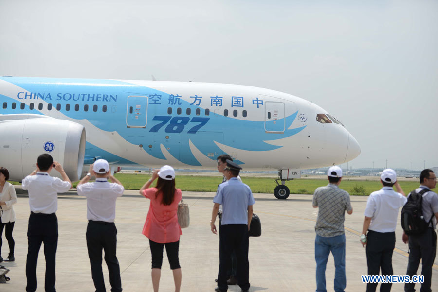 Livraison du premier Boeing 787 en Chine (4)