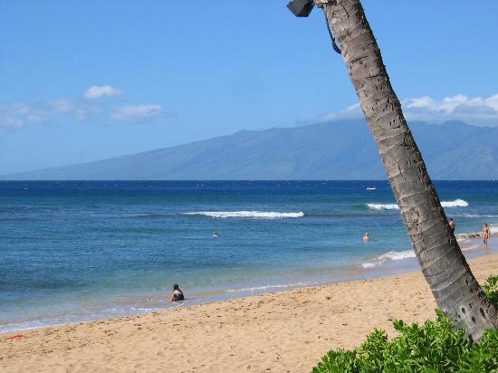 1 La plage Kaanapali, Lahaina, HawaïUne eau claire, calme et magnifique. Idéale pour les amateurs de longues promenades, de baignade ou d'exploration des fonds marins avec masque et tuba, la plage est aussi parfaite pour surfer, admirer le coucher du soleil ou simplement profiter du paysage.Meilleure saison : Toute l'année