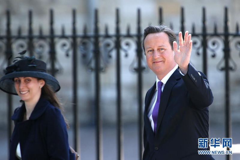 Le premier ministre britannique David Cameron sort de l'Abbaye de Westminster après la cérémonie.