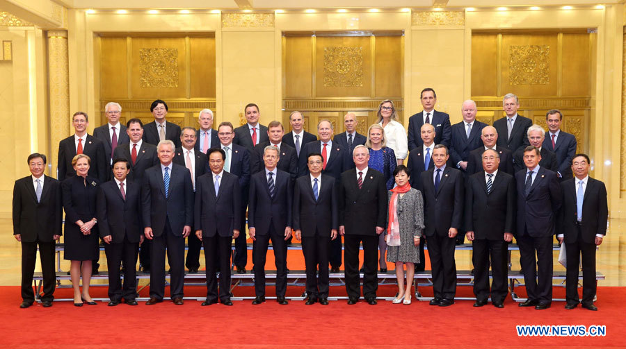 Li Keqiang exhorte les entreprises étrangères à approfondir leur coopération avec la Chine