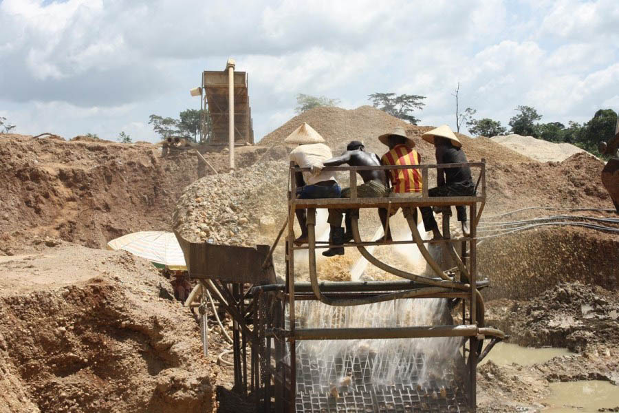 Photos : les mineurs d'or chinois au Ghana  (4)