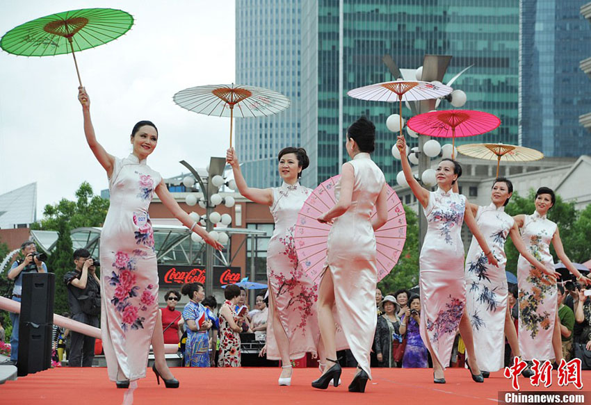 L'élégance des Shanghaïennes en qipao