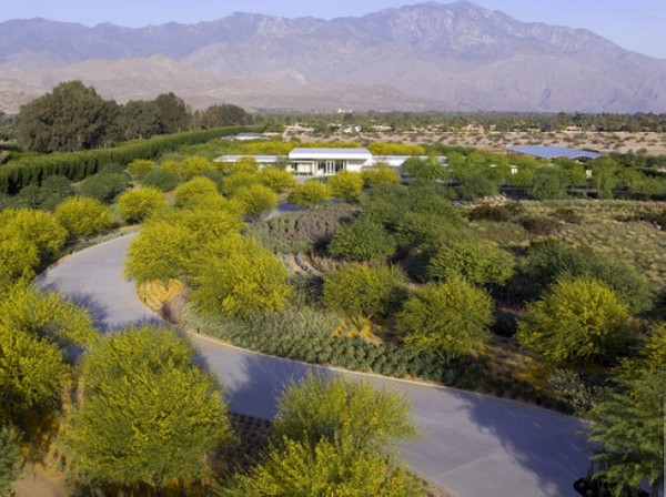 Sunnylands est une ancienne propriété du magnat de l'édition Walter Annenberg, un complexe situé à 160 kilomètres à l'est de Los Angeles qui a accueilli des présidents américains et leurs hôtes depuis Dwight Eisenhower.