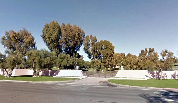 Sunnylands est une ancienne propriété du magnat de l'édition Walter Annenberg, un complexe situé à 160 kilomètres à l'est de Los Angeles qui a accueilli des présidents américains et leurs hôtes depuis Dwight Eisenhower.