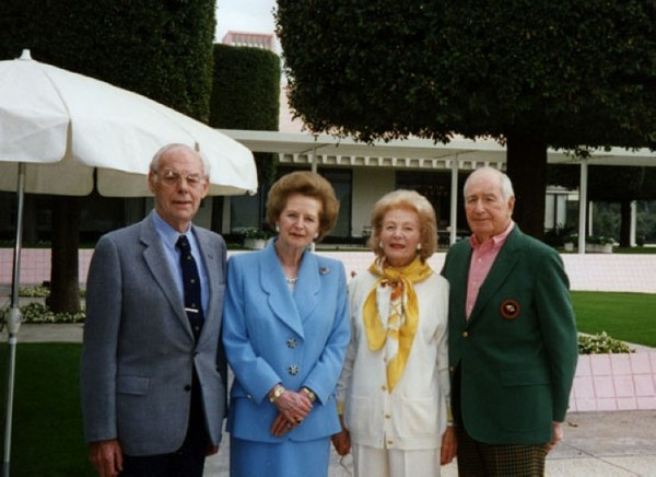 Sunnylands est une ancienne propriété du magnat de l'édition Walter Annenberg, un complexe situé à 160 kilomètres à l'est de Los Angeles qui a accueilli des présidents américains et leurs hôtes depuis Dwight Eisenhower.