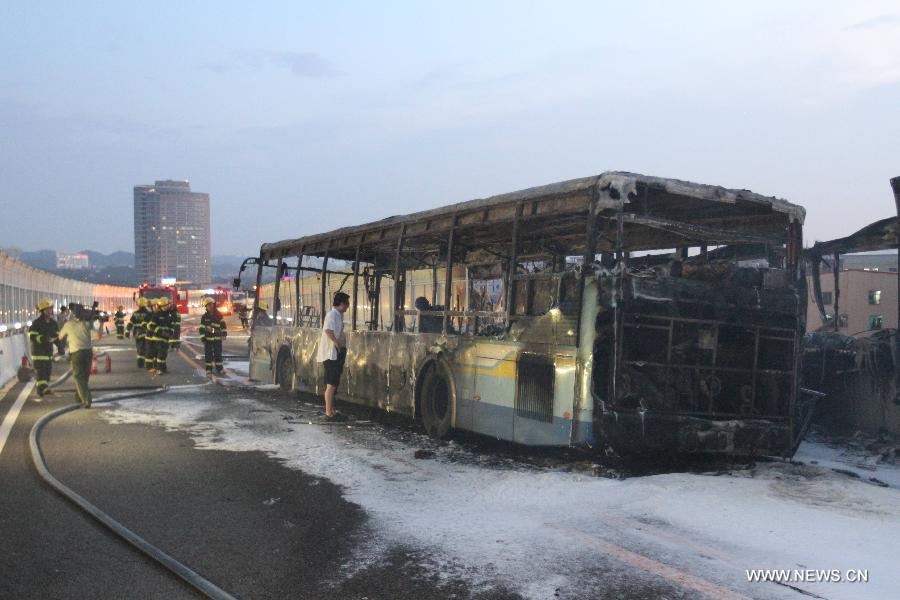Chine : 47 morts dans l'incendie d'un bus à Xiamen (6)