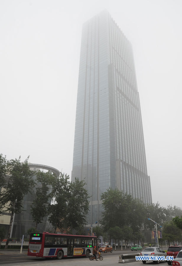 Chine: un épais brouillard enveloppe la ville de Shijiazhuang (2)