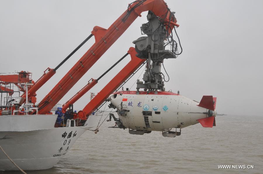 Le submersible habité chinois Jiaolong entame une mission d'essai 
