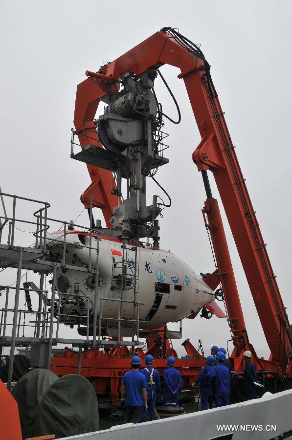 Le submersible habité chinois Jiaolong entame une mission d'essai  (4)