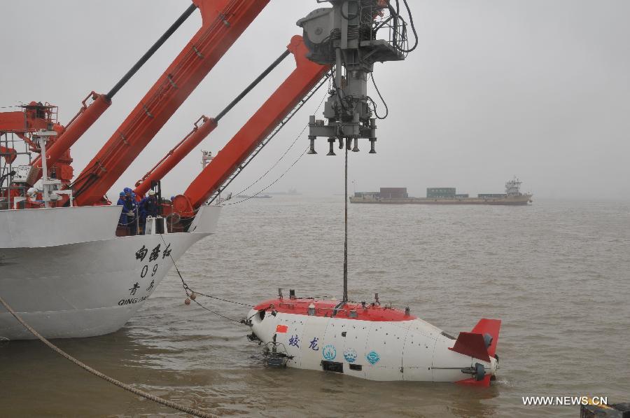 Le submersible habité chinois Jiaolong entame une mission d'essai  (2)