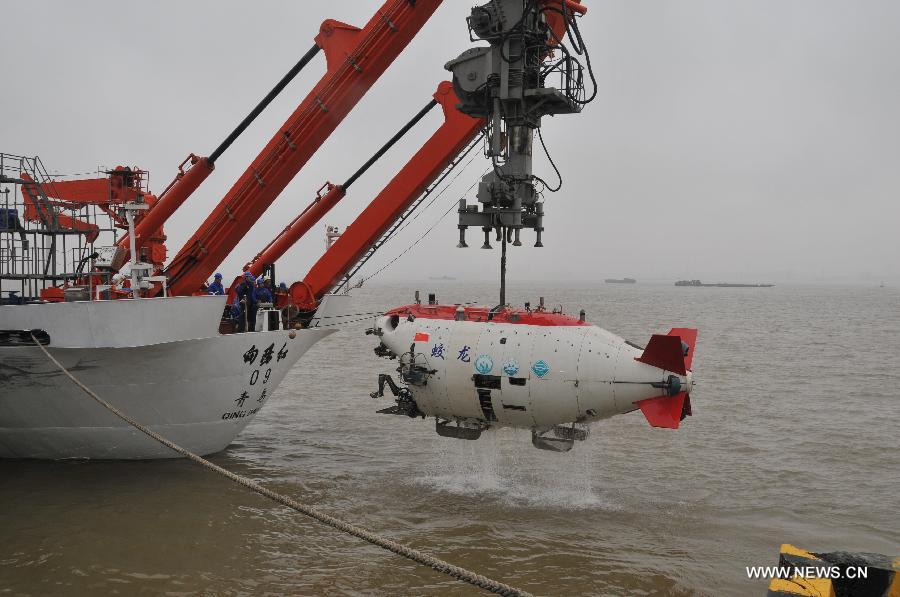 Le submersible habité chinois Jiaolong entame une mission d'essai  (3)