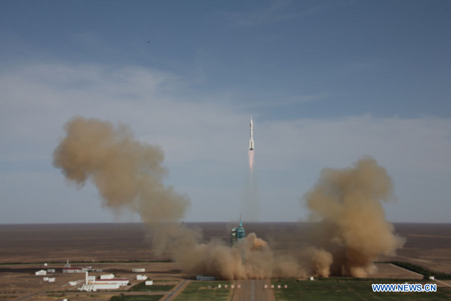 Lancement du vaisseau spatial habité Shenzhou-10  (9)