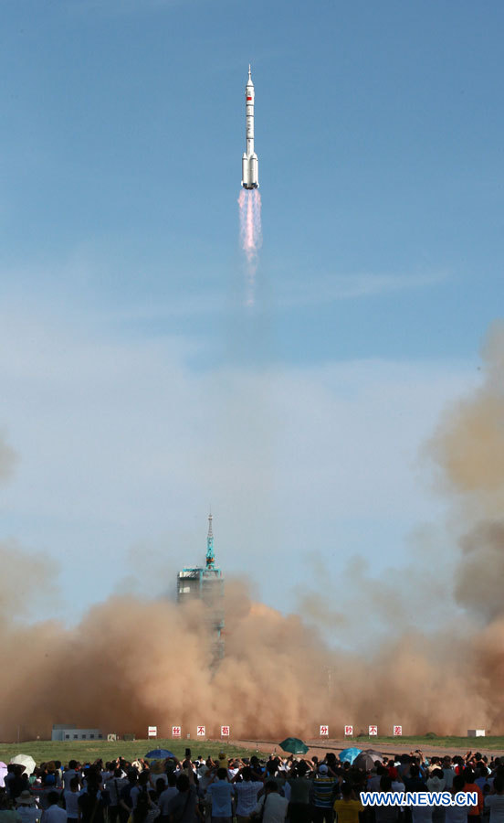 Lancement du vaisseau spatial habité Shenzhou-10  (6)